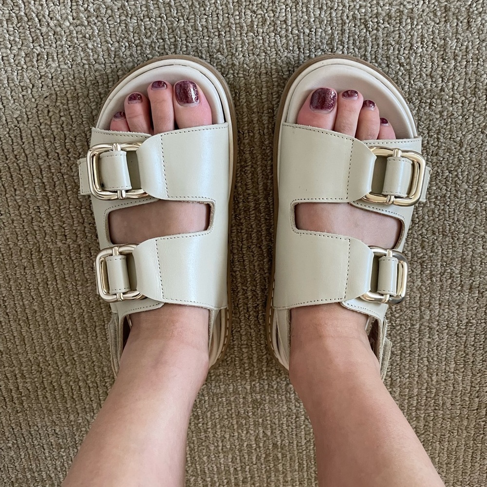 Aloha’s size 7 chunky sandal